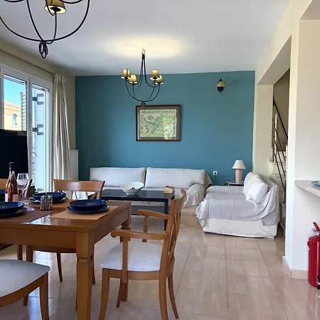 Сasa de vacaciones Sunlit Village Escape Kompítsion
